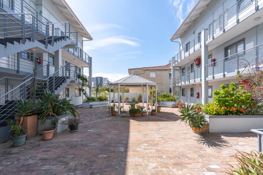 To Let 2 Bedroom Property for Rent in Green Point Western Cape